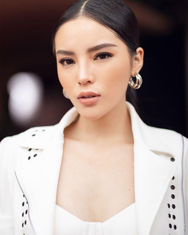 tim diem khac nhau giua loi trang diem ngay thuong va di tiec cua pham huong, ha ho, ngoc trinh - 17