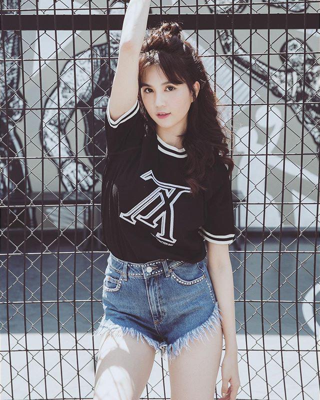 tim diem khac nhau giua loi trang diem ngay thuong va di tiec cua pham huong, ha ho, ngoc trinh - 13