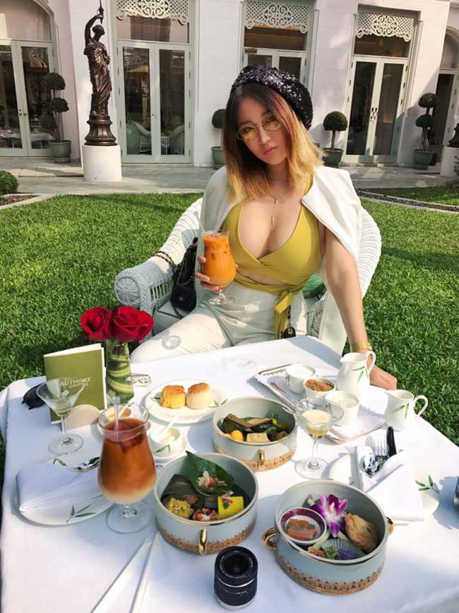 tram tro truoc ve dep nong bong cua dai tieu thu hoi con nha giau chau a - 8