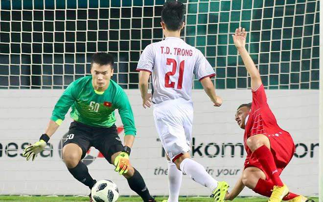 hanh dong cuc tam ly cua "nguoi nhen" bui tien dung voi bo me truoc tran gap u23 syria - 3