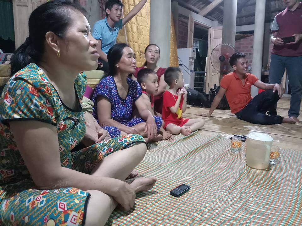 hanh dong cuc tam ly cua "nguoi nhen" bui tien dung voi bo me truoc tran gap u23 syria - 2