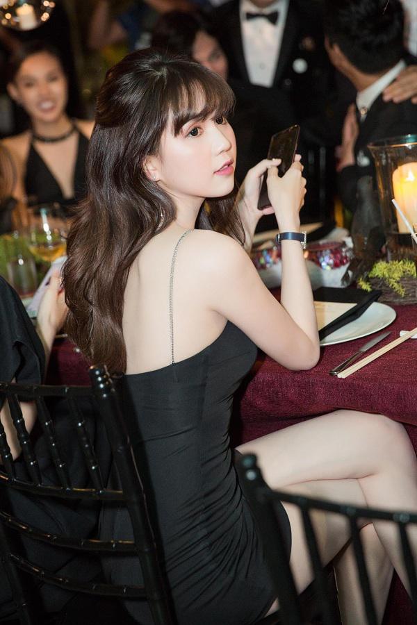 voi kieu toc mai mua, ngoc trinh "hack" tuoi trong nhu gai 18 - 3