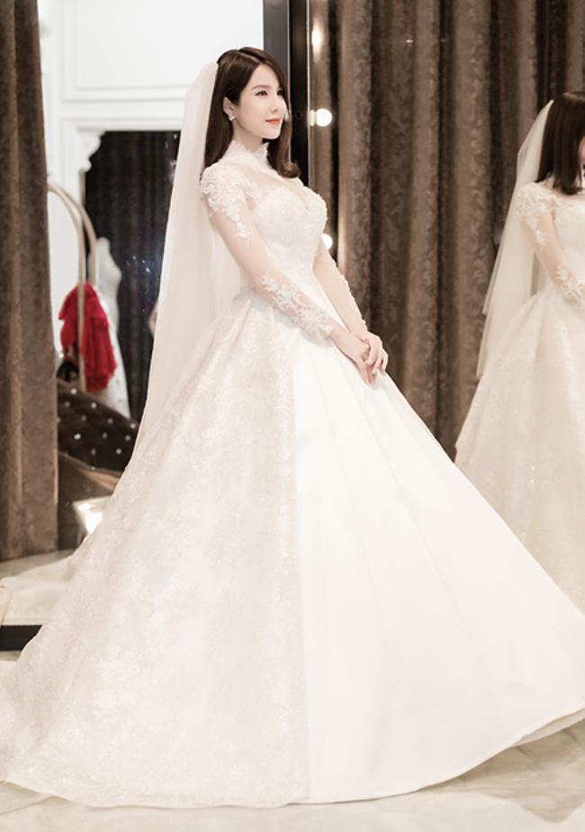 Ngắm từng chi tiết chiếc váy cưới của Angela Baby được Dior may riêng