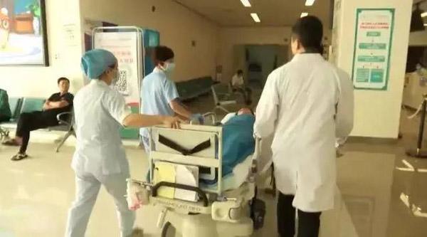 dang "an ai", chong ta hoa vi vo moi cuoi bong nhien liet nua nguoi, cung hong - 1