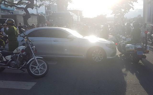 kieu nu lai xe sang trong tinh trang phe 'bong cuoi' - 1