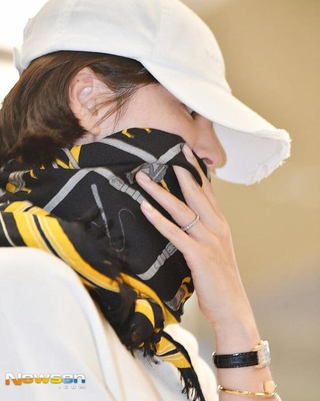 soi ky den tan lo chan long, da mat cua song hye kyo khien nguoi ham mo choang vang... - 3