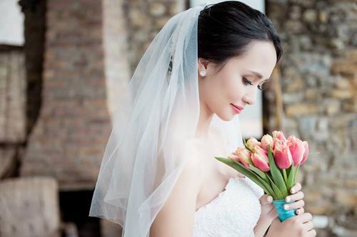 dang sau thanh cong cua van quyet la bong dang cua nguoi vo vua dep nguoi lai dep net nay - 2