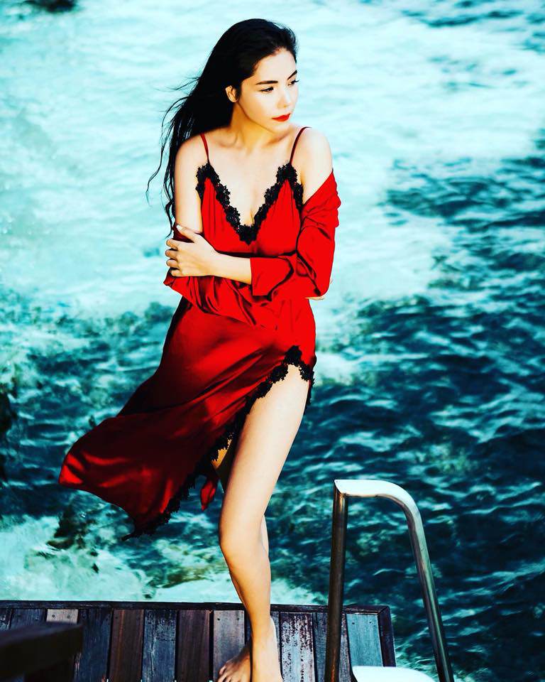 dien bikini nong bong, cac "ba me ba con" showbiz viet an dut gai 18 o khoan nay - 5