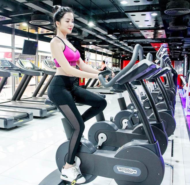 bi quyet giu body luon nong bong cua nguoi dep dam to tinh voi van toan u23 viet nam - 4