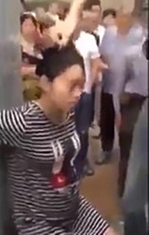 khong nau com trua, vo mang thai 7 thang bi chong troi vao cot danh dap da man - 1