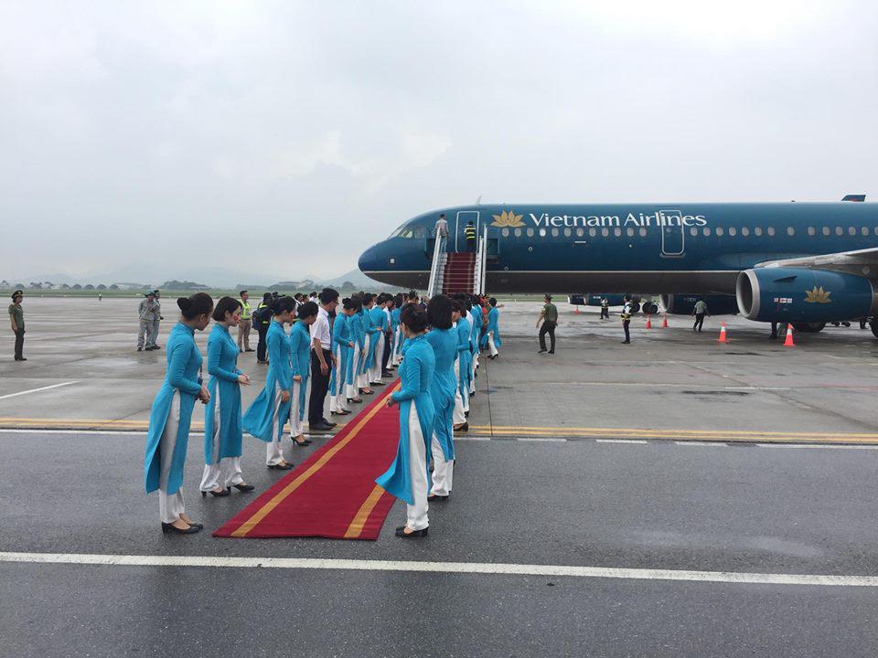 nhung hinh anh chuan soai ca cua cau thu u23 tai san bay noi bai - 1