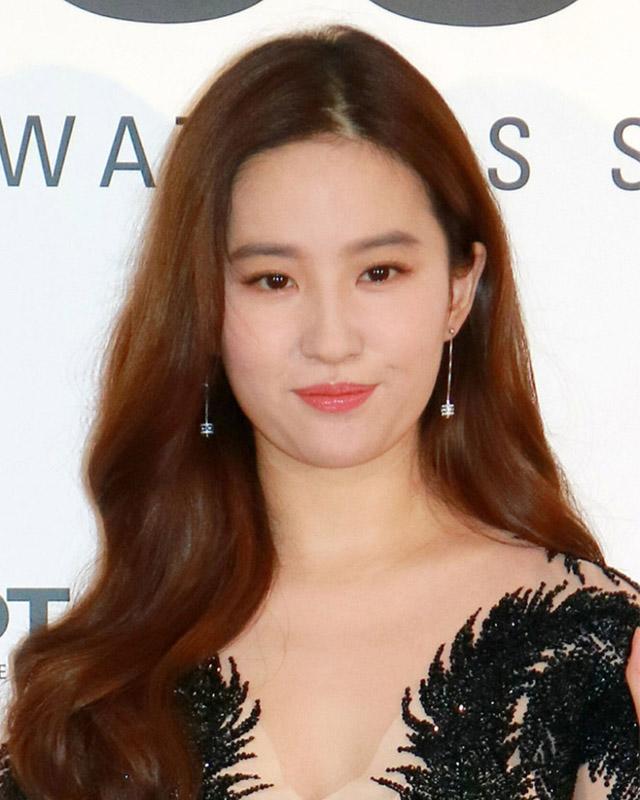 than tien ti ti chau a mot thoi: nguoi thang hang nhan sac, nguoi chang ai nhan ra - 8