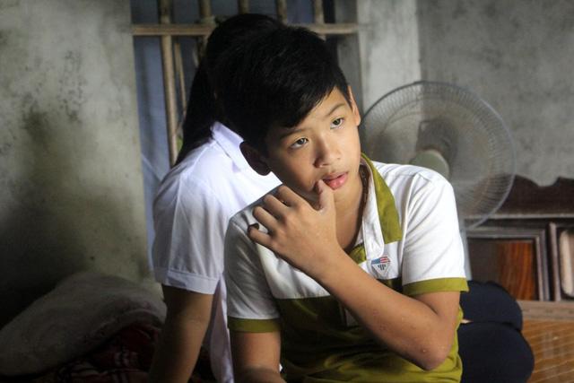 cau be tieu hoc o hai duong vo tinh bi ban vao dau bay gio ra sao? - 5