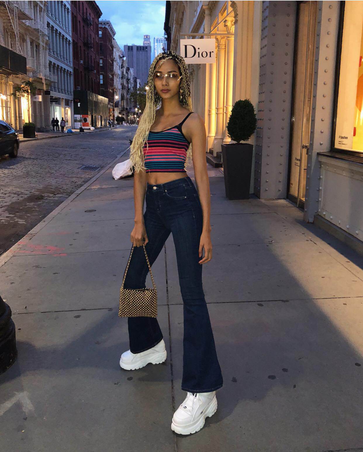 hoang thuy - mai ngo: cung mot kieu toc, mot mau da nhung hai so phan - 1