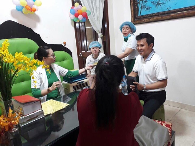 gd samlv spa – nguoi co “ban tay phu thuy” giup chi em tim lai ve dep tu tin - 2