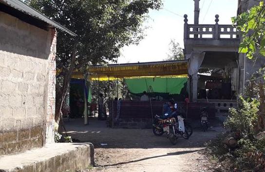 vo 19 tuoi tu vong bat thuong: hai gia dinh giat xac nan nhan, tranh nhau to chuc dam tang - 1