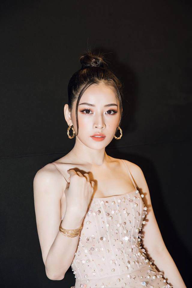 mai me khoe "nui doi" tron day, chi pu lai bi vuong nghi van trung tu vong 1? - 7