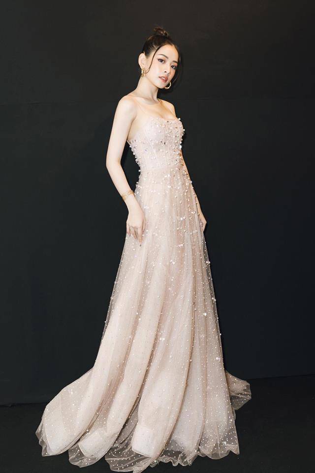 mai me khoe "nui doi" tron day, chi pu lai bi vuong nghi van trung tu vong 1? - 8