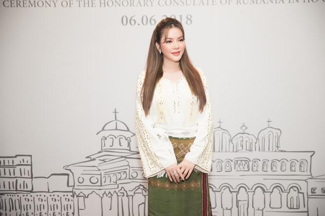 vi sao ca cong nuong meghan markle lan ly nha ky lai me met mau son nay den vay? - 10