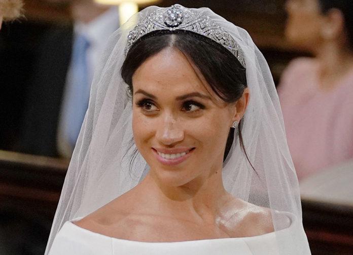 vi sao ca cong nuong meghan markle lan ly nha ky lai me met mau son nay den vay? - 8