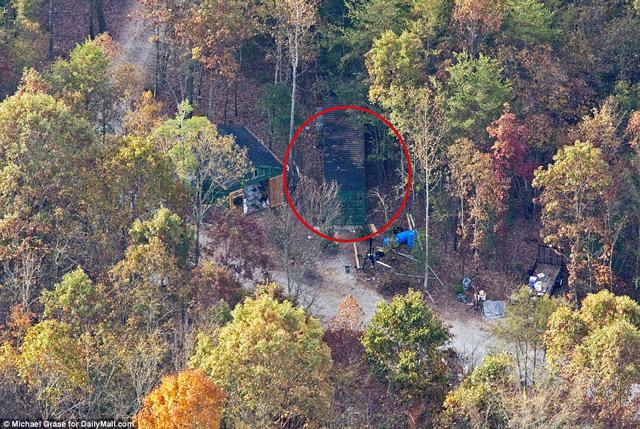 yeu nhau 10 nam, co gai sung so phat hien bi mat kinh hoang trong khu dat cua ban trai - 3