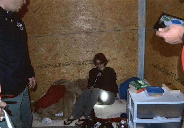 yeu nhau 10 nam, co gai sung so phat hien bi mat kinh hoang trong khu dat cua ban trai - 6