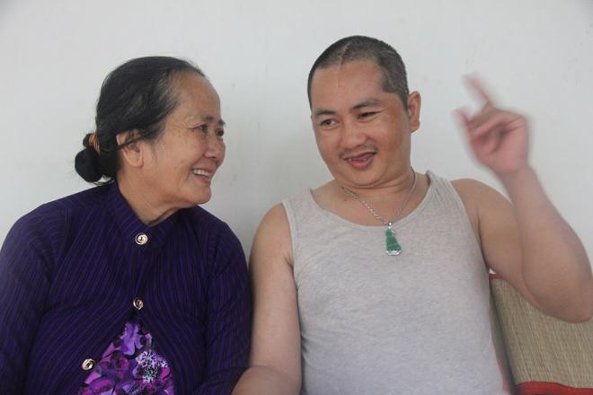"nuoc mat heo ua" cua nguoi me co con trai mat mot phan hop so song lay lat qua ngay - 4