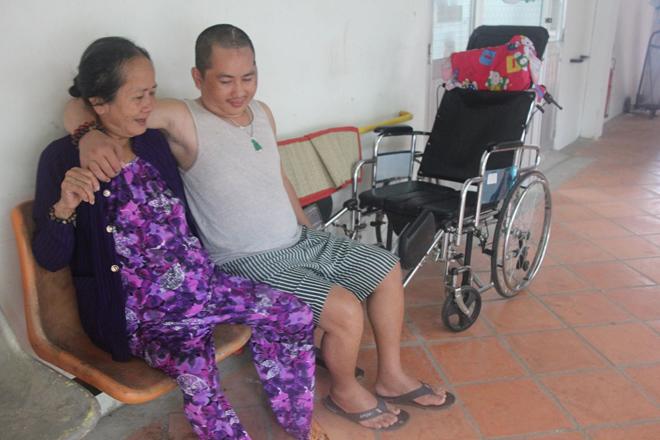 "nuoc mat heo ua" cua nguoi me co con trai mat mot phan hop so song lay lat qua ngay - 5