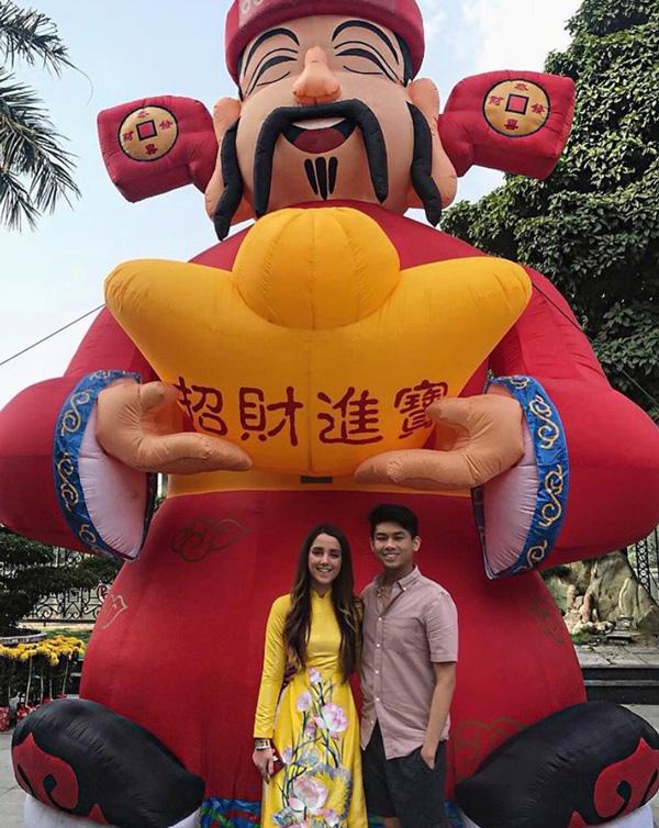 thi ra co nang ngoai quoc dep nhu hoa hau nay la ban gai cau ut nha chong ha tang? - 5