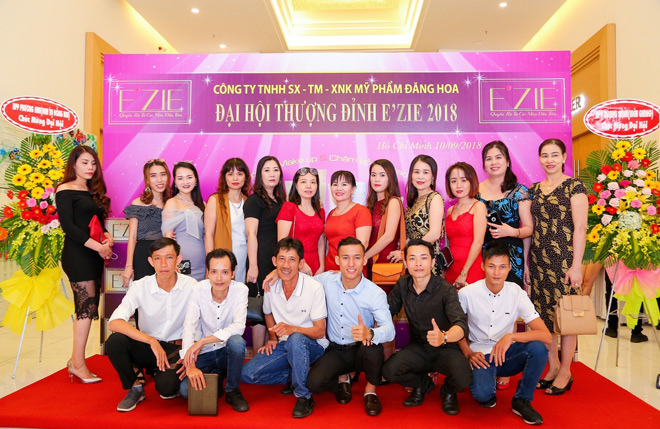 ca si bui anh tuan, ho quang hieu, dien vien sam den du dai hoi thuong dinh e'zie 2018 - 2