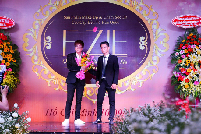 ca si bui anh tuan, ho quang hieu, dien vien sam den du dai hoi thuong dinh e'zie 2018 - 6