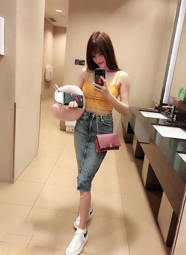"mat tich" khoi showbiz gan 1 nam, em chong thuy tien tro lai voi than hinh nuot na, quyen ru - 12