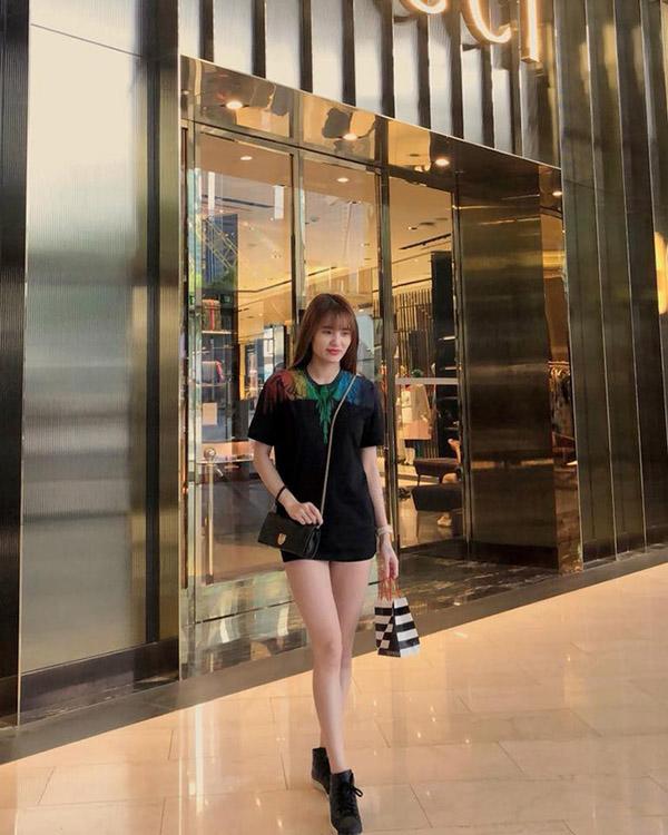 "mat tich" khoi showbiz gan 1 nam, em chong thuy tien tro lai voi than hinh nuot na, quyen ru - 7