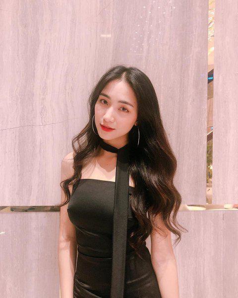 sau khi chia se bi tram cam vi lum xum, hoa minzy manh tay cat toc de... dut van den? - 8