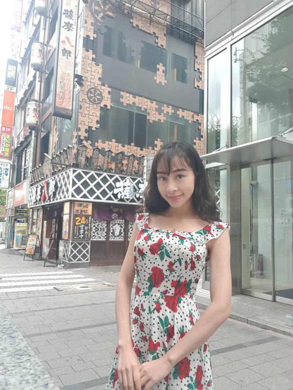 tro treu co gai bi hai quan san bay giu lai vi guong mat khac xa voi anh ho chieu - 4