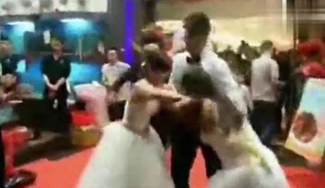 hai co dau xuat hien gay lon trong dam cuoi, chu re soc nang khi ca hai deu mang thai - 2