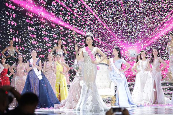 cac nang hau xinh dep rang ro trong dem chung ket hhvn 2018 la nho co style makeup nay - 1