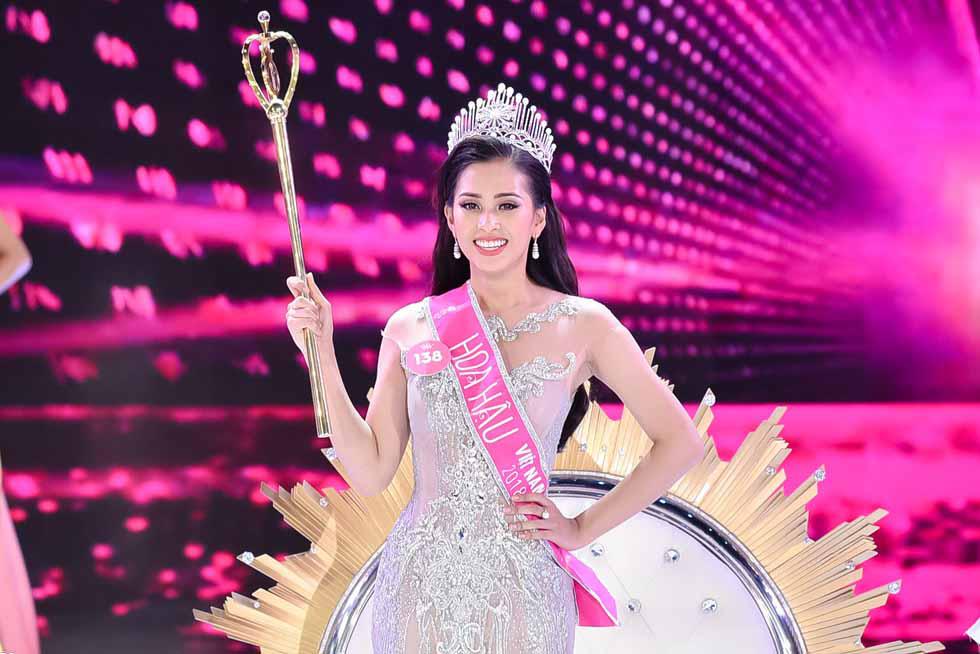 lo anh khoe nu cuoi ho loi, tan hoa hau van rang ro trong ngay dau ra mat cong chung - 1