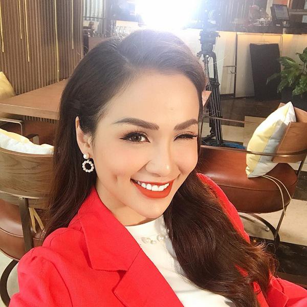 truoc khi tieu vy dang quang, quang nam da co 1 hoa hau sac nuoc huong troi - 9