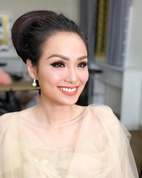 truoc khi tieu vy dang quang, quang nam da co 1 hoa hau sac nuoc huong troi - 11