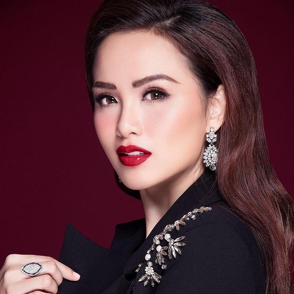 truoc khi tieu vy dang quang, quang nam da co 1 hoa hau sac nuoc huong troi - 3