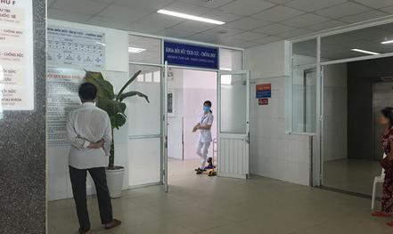vo va con gai tu vong, chong nguy kich khi di du lich da nang: bieu hien benh ky la - 1