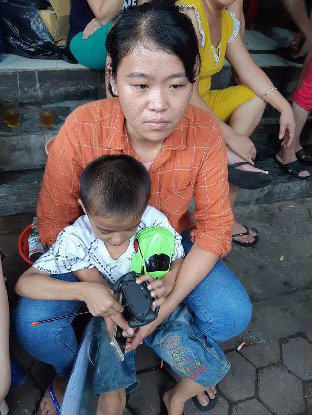 vu chay lon gan vien nhi: xot xa canh ba 60 tuoi, om chau mac ung thu ngu via he - 2