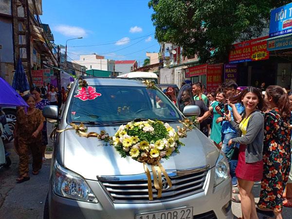 co dau 62 tuoi vong vang triu co len xe hoa theo chang 26 tuoi "ve dinh" - 1