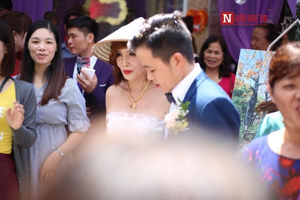 co dau 62 tuoi vong vang triu co len xe hoa theo chang 26 tuoi "ve dinh" - 10