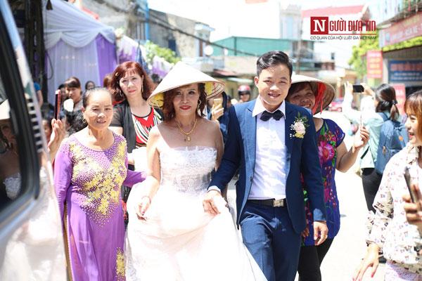 co dau 62 tuoi vong vang triu co len xe hoa theo chang 26 tuoi "ve dinh" - 11
