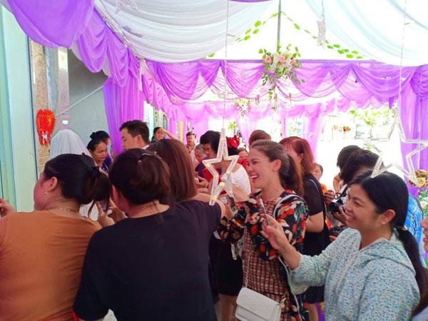 co dau 62 tuoi vong vang triu co len xe hoa theo chang 26 tuoi "ve dinh" - 2