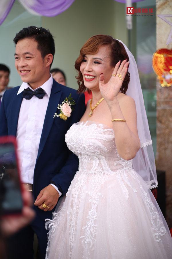 co dau 62 tuoi vong vang triu co len xe hoa theo chang 26 tuoi "ve dinh" - 7