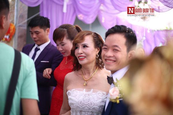 co dau 62 tuoi vong vang triu co len xe hoa theo chang 26 tuoi "ve dinh" - 8