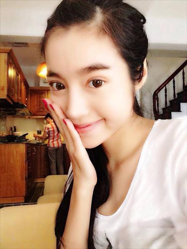 dan tinh ngac nhien truoc net khac biet tren mat elly tran khi co khoe anh mat moc - 4
